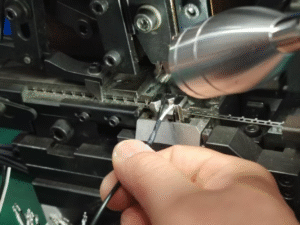 Semi-automatic crimping